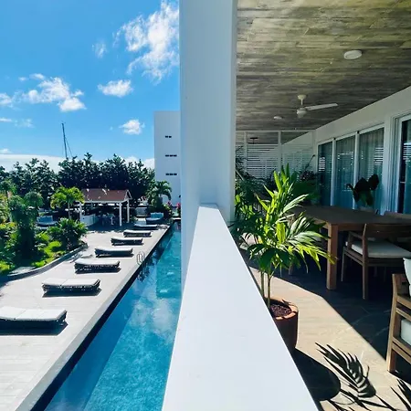 Cozy Terrace @ Blue House Apartment